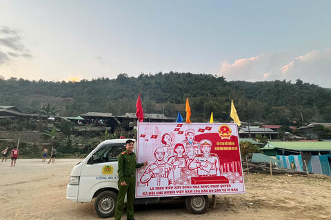 Bum Nưa lan tỏa thông tin bầu cử qua hoạt động tuyên truyền lưu động