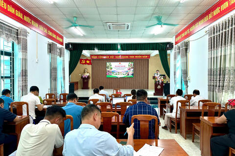 Xã Bum Nưa tổ chức hội nghị trao đổi thực hiện chuỗi liên kết bao tiêu sản phẩm Quế, Sa nhân tím, Chuối tiêu hồng