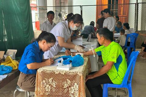 Chương trình khám sức khoẻ, khám sàng lọc miễn phí cho nhân dân tiếp tục được triển khai tại bản Nà Lang (nhà văn hoá bản)