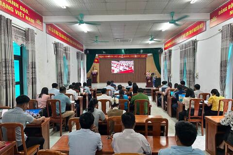 Xã Bum Nưa dự Hội nghị toàn quốc nghiên cứu, học tập, quán triệt và triển khai thực hiện các văn bản của Trung ương