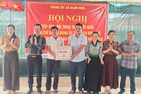 XÃ BUM NƯA TỔ CHỨC TIẾP XÚC, ĐỐI THOẠI TRỰC TIẾP GIỮA BÍ THƯ ĐẢNG ỦY, CHỦ TỊCH HĐND XÃ VỚI NHÂN DÂN BẢN NÀ LANG NĂM 2026
