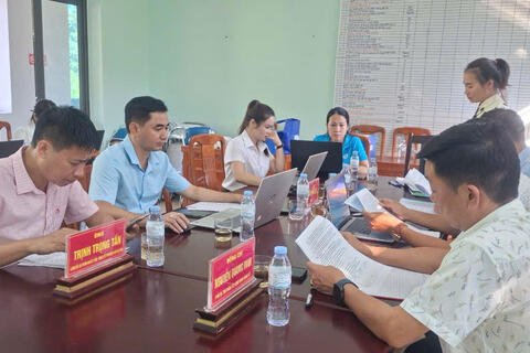 ĐOÀN KIỂM TRA, GIÁM SÁT CỦA BAN ĐẠI DIỆN HỘI ĐỒNG QUẢN TRỊ NGÂN HÀNG CHÍNH SÁCH XÃ HỘI TỈNH LAI CHÂU LÀM VIỆC TẠI XÃ BUM NƯA